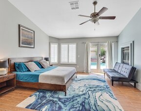 Villa - 8 Bedrms 5 Bths 15 Beds