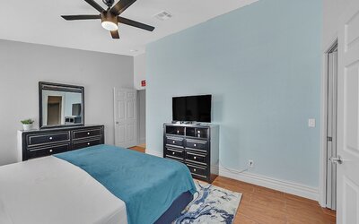 Villa - 8 Bedrms 5 Bths 15 Beds
