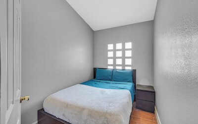 Villa - 8 Bedrms 5 Bths 15 Beds