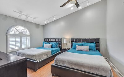 Villa - 8 Bedrms 5 Bths 15 Beds