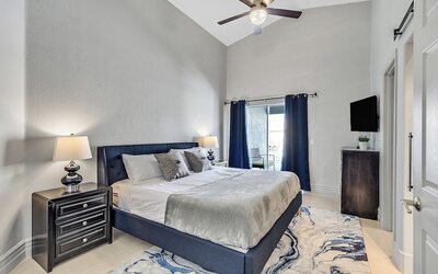 Villa - 8 Bedrms 5 Bths 15 Beds