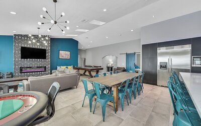Villa - 8 Bedrms 5 Bths 15 Beds
