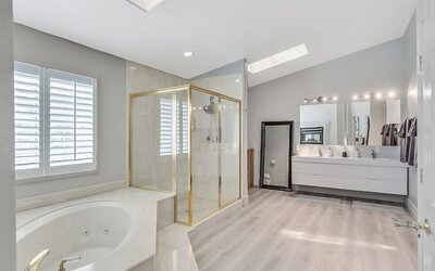 Villa - 8 Bedrms 5 Bths 15 Beds