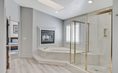 Villa - 8 Bedrms 5 Bths 15 Beds
