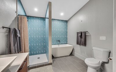 Villa - 8 Bedrms 5 Bths 15 Beds