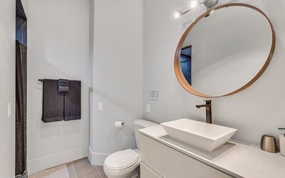Villa - 8 Bedrms 5 Bths 15 Beds