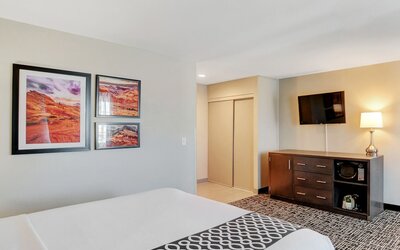 La Quinta Inn & Suites by Wyndham Las Vegas Nellis
