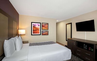 La Quinta Inn & Suites by Wyndham Las Vegas Nellis