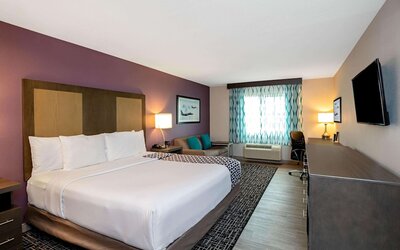 La Quinta Inn & Suites by Wyndham Las Vegas Nellis