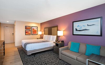 La Quinta Inn & Suites by Wyndham Las Vegas Nellis