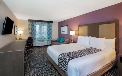 La Quinta Inn & Suites by Wyndham Las Vegas Nellis