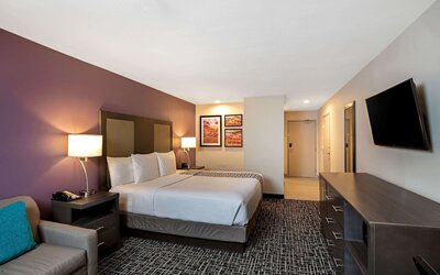 La Quinta Inn & Suites by Wyndham Las Vegas Nellis
