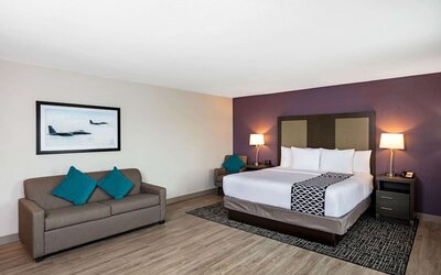 La Quinta Inn & Suites by Wyndham Las Vegas Nellis