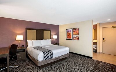 La Quinta Inn & Suites by Wyndham Las Vegas Nellis