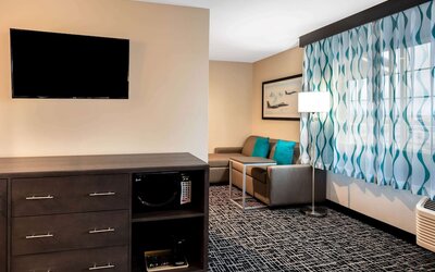 La Quinta Inn & Suites by Wyndham Las Vegas Nellis