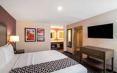 La Quinta Inn & Suites by Wyndham Las Vegas Nellis