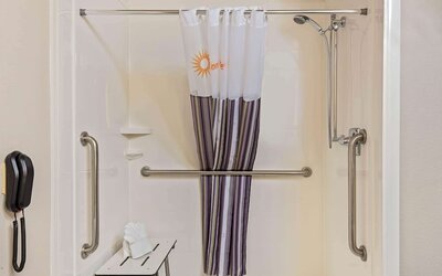 La Quinta Inn & Suites by Wyndham Las Vegas Nellis