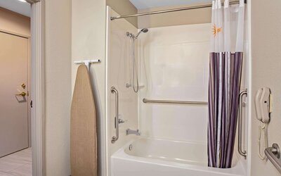 La Quinta Inn & Suites by Wyndham Las Vegas Nellis