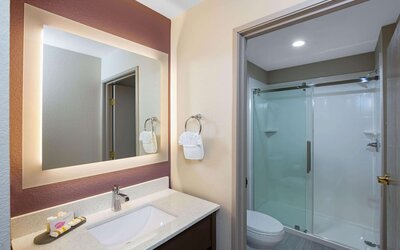 La Quinta Inn & Suites by Wyndham Las Vegas Nellis