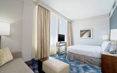 Embassy Suites by Hilton Alexandria Old Town