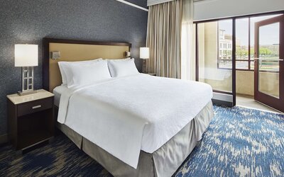 Embassy Suites by Hilton Alexandria Old Town