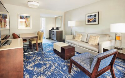 Embassy Suites by Hilton Alexandria Old Town