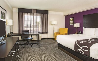 La Quinta Inn & Suites by Wyndham Las Vegas Summerlin Tech