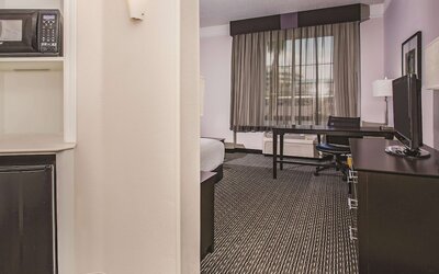La Quinta Inn & Suites by Wyndham Las Vegas Summerlin Tech