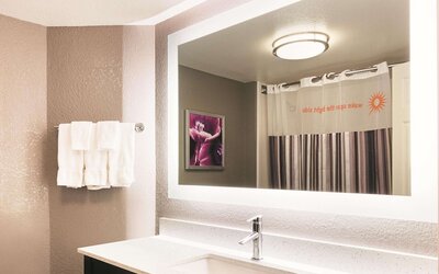 La Quinta Inn & Suites by Wyndham Las Vegas Summerlin Tech