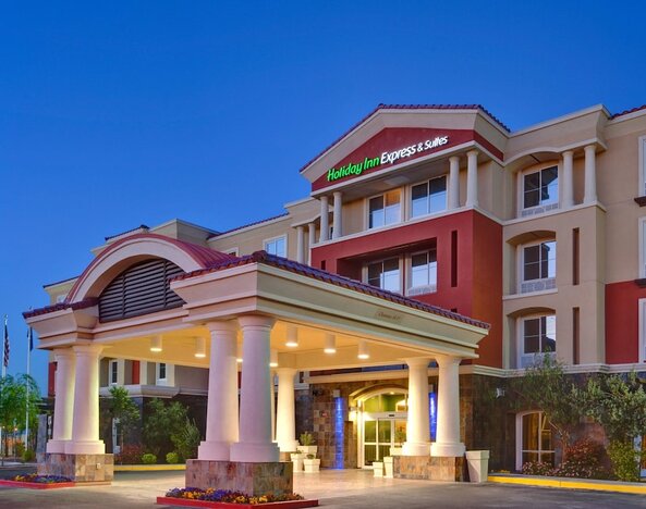 Holiday Inn Express & Suites Las Vegas SW - Spring Valley by IHG