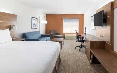 Holiday Inn Express & Suites Las Vegas SW - Spring Valley by IHG