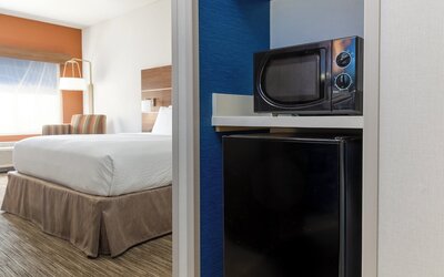Holiday Inn Express & Suites Las Vegas SW - Spring Valley by IHG