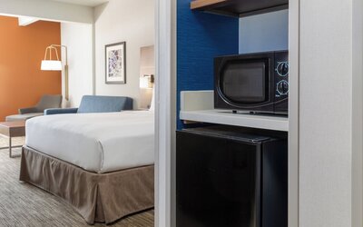 Holiday Inn Express & Suites Las Vegas SW - Spring Valley by IHG