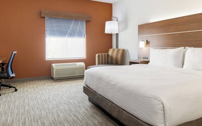 Holiday Inn Express & Suites Las Vegas SW - Spring Valley by IHG