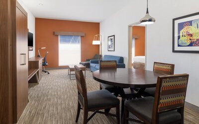 Holiday Inn Express & Suites Las Vegas SW - Spring Valley by IHG