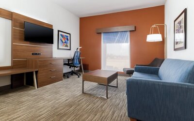 Holiday Inn Express & Suites Las Vegas SW - Spring Valley by IHG