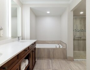 Holiday Inn Express & Suites Las Vegas SW - Spring Valley by IHG