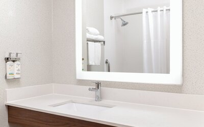 Holiday Inn Express & Suites Las Vegas SW - Spring Valley by IHG
