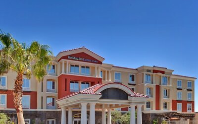 Holiday Inn Express & Suites Las Vegas SW - Spring Valley by IHG
