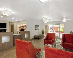 La Quinta Inn & Suites by Wyndham Las Vegas Red Rock