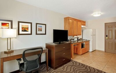 La Quinta Inn & Suites by Wyndham Las Vegas Red Rock