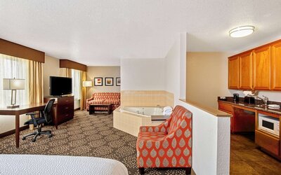 La Quinta Inn & Suites by Wyndham Las Vegas Red Rock