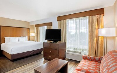 La Quinta Inn & Suites by Wyndham Las Vegas Red Rock