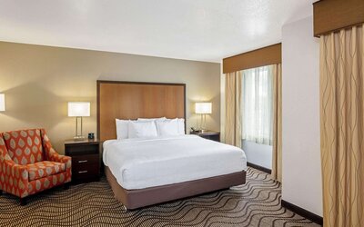 La Quinta Inn & Suites by Wyndham Las Vegas Red Rock