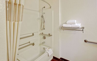 La Quinta Inn & Suites by Wyndham Las Vegas Red Rock