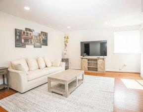Comfy and Cozy - Min from National Mall
