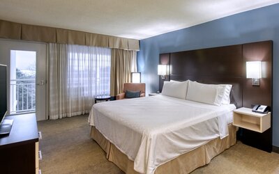 Holiday Inn Hotel & Suites Atlanta Airport-North by IHG