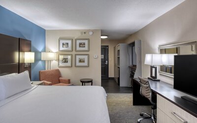 Holiday Inn Hotel & Suites Atlanta Airport-North by IHG