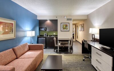 Holiday Inn Hotel & Suites Atlanta Airport-North by IHG