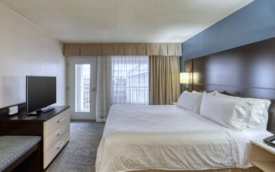 Holiday Inn Hotel & Suites Atlanta Airport-North by IHG